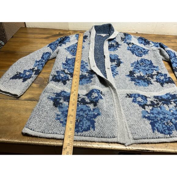 J Jill Woman's Gray Blue Floral Cardigan Sweater Front Pockets Size Large Wool - Picture 9 of 13